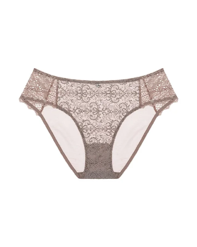 Casiopée Brief